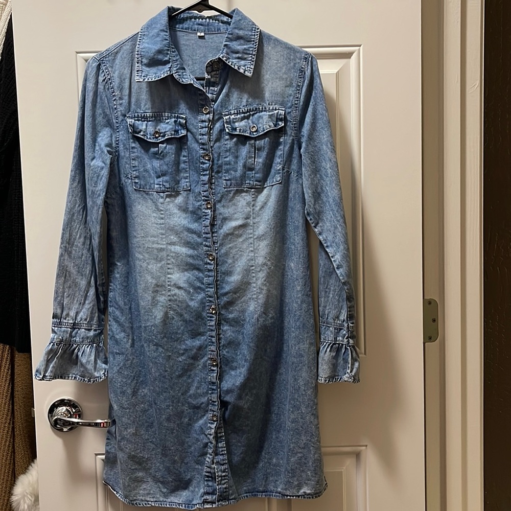 Denim shirt dress. Boutique Buy. Size small.